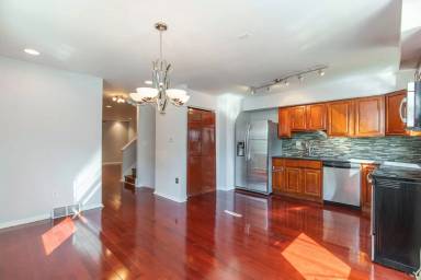 Main picture of 7040 Matthias St