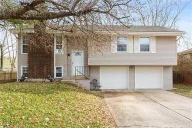 Main picture of 308 NE Lakeview Dr