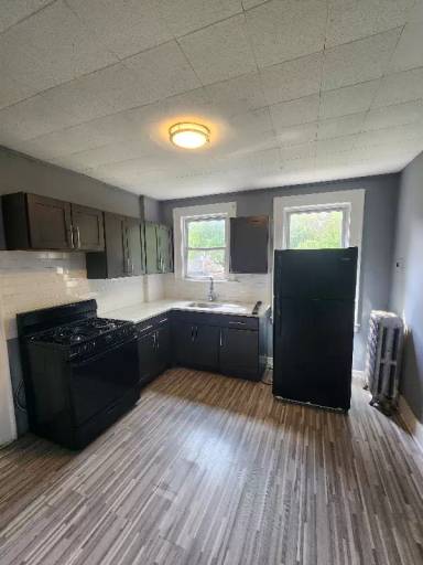 Main picture of 33 W Avon Ave