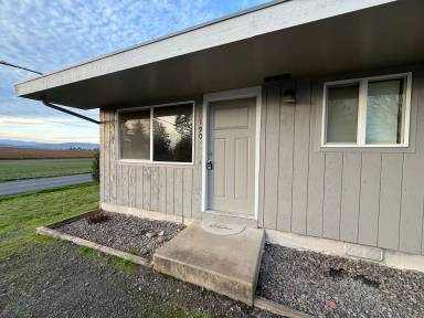 Main picture of 180 W Dahlia St