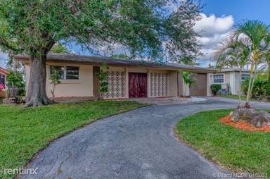 Main picture of 3820 E Lake Ter