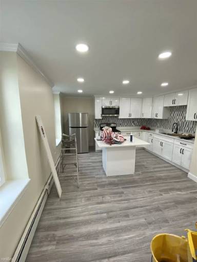 Main picture of 4 Moreland St