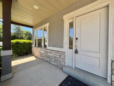 Main picture of 744 E Woodleaf Way