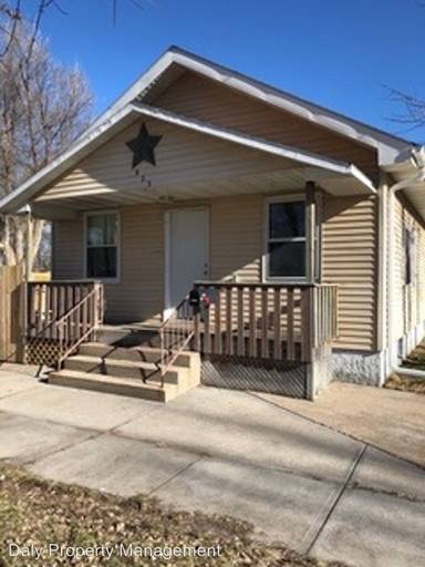 Main picture of 923 W 7th St