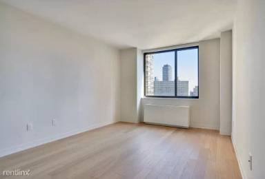 Main picture of One Columbus Place