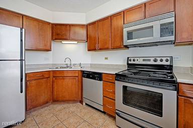 Main picture of 1715 Chicago Ave