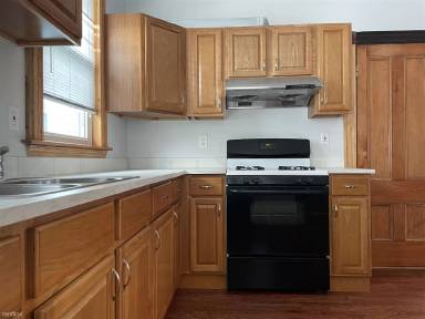 Main picture of 2 Buttonwood St