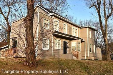 Main picture of 5047 Woodland Ave