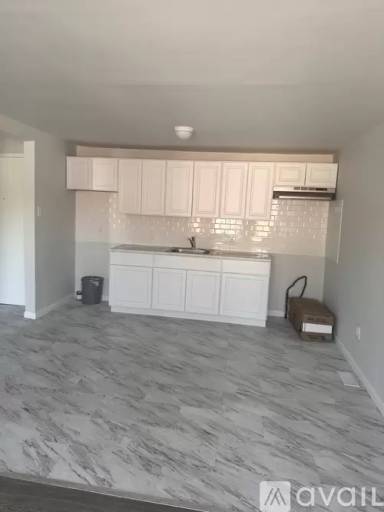 Main picture of 18 W Main St