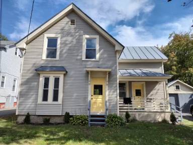 Main picture of 8 Oak St