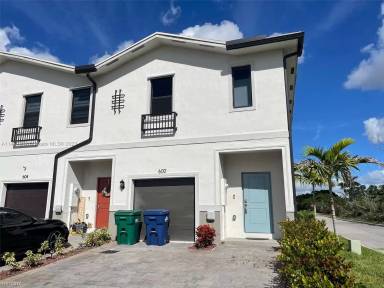 Main picture of 600 SW 12th St