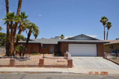 Main picture of 6486 Bullion Blvd