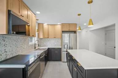 Main picture of 53 Comstock Ave