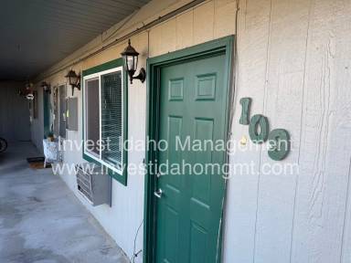 Main picture of 1057 W Melrose St