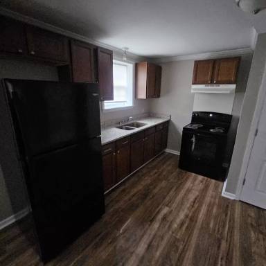 Main picture of 1601 2nd Way NE