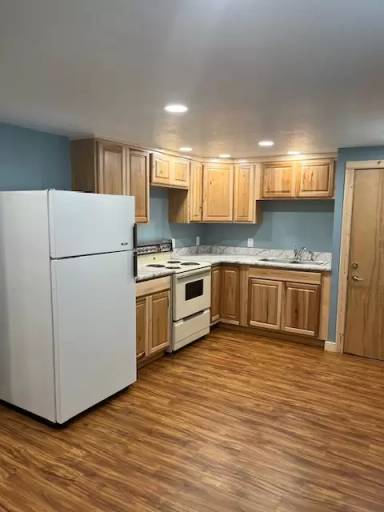 Main picture of 915 1st St W