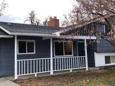 Main picture of 1627 E Victory Rd