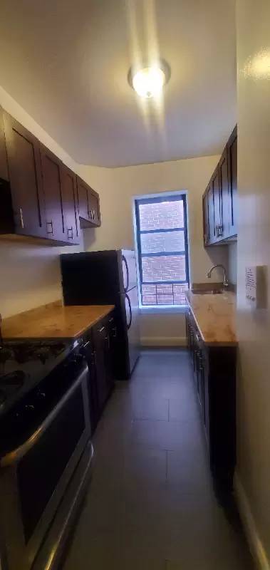 Main picture of 1469 5th Ave