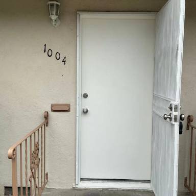 Main picture of 1008 E Washington Ave