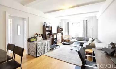 Main picture of 110 W 69th St