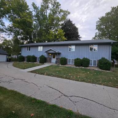 Main picture of 210 W Main St