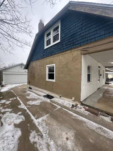 Main picture of 254 Bowmanville St