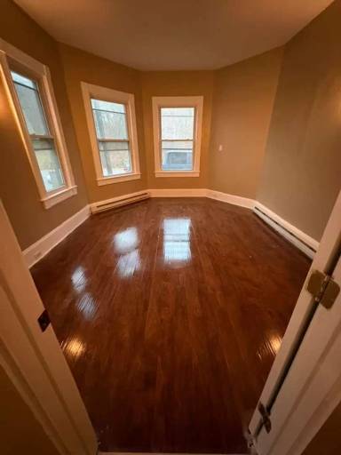 Main picture of 554 Main St