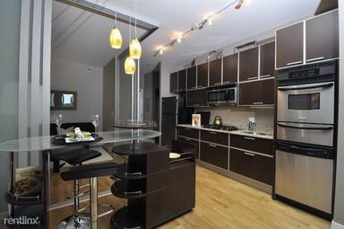 Main picture of 660 W Fulton St