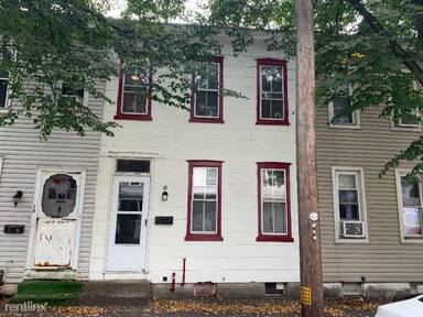 Main picture of 18 W 4th St