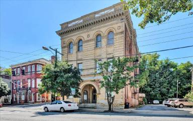 Main picture of 1025 Church St