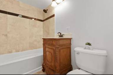 Main picture of 4817 S Prairie Ave