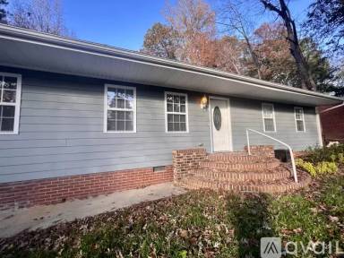 Main picture of 709 Springdale Dr