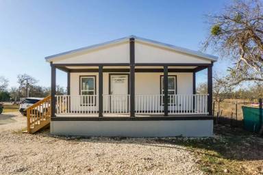 Main picture of 193 Live Oaks St