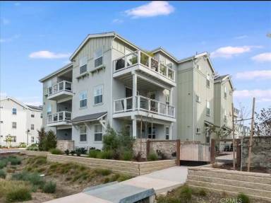 Main picture of 915 Madonna Rd