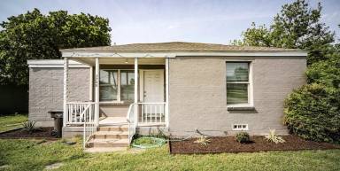Main picture of 2700 W Biddison St