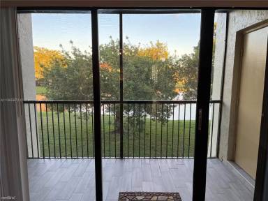 Main picture of 436 Lakeview Dr