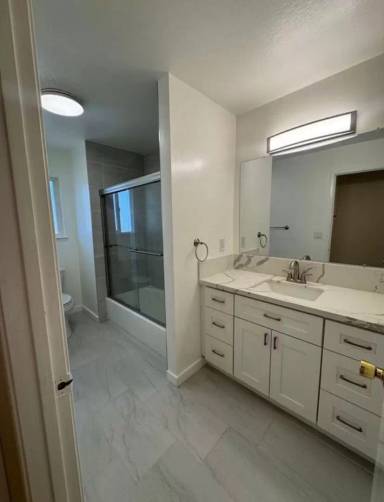 Main picture of 455 Plum St