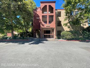 Main picture of Lakeside Plaza Condominiums