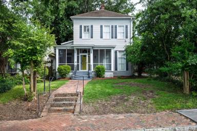 Main picture of 924 Park Pl