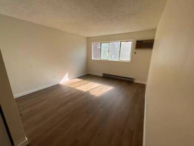 Main picture of 1000 NE 3rd St