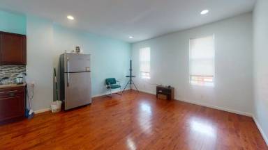 Main picture of 2215 N Sydenham St