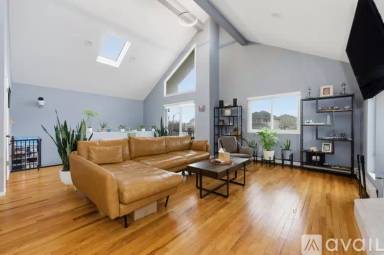 Main picture of 515 W Hudson St