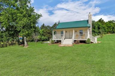 Main picture of 3190 Carl Rd