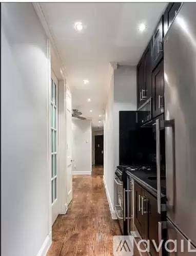 Main picture of 72 W 108th St