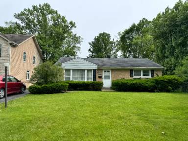 Main picture of 2447 Center Ave