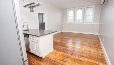 Main picture of 122 S Main St