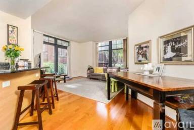 Main picture of Clarendon 1021