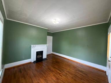 Main picture of 3103 Lowell Rd