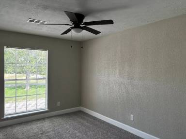 Main picture of 604 Normal Park Dr
