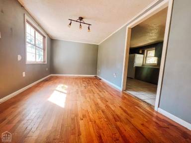 Main picture of 913 Mays Rd